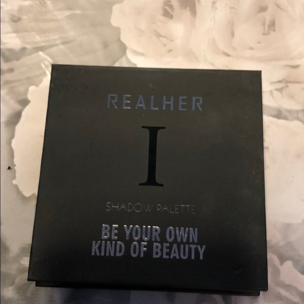 Realher shadow palette